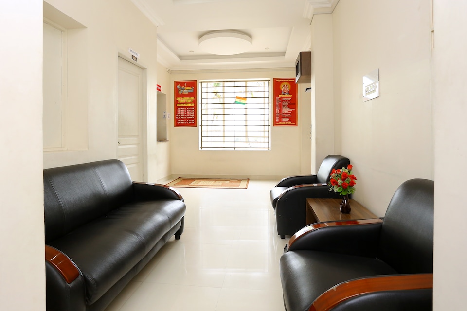 OYO 9118 Saravana Inn, Thampanoor Trivandrum, Trivandrum