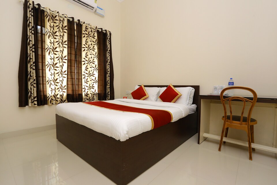 OYO 9118 Saravana Inn, Thampanoor Trivandrum, Trivandrum