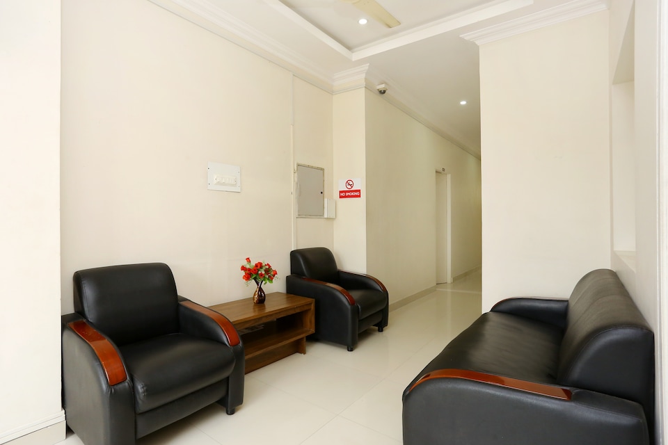 OYO 9118 Saravana Inn, Thampanoor Trivandrum, Trivandrum