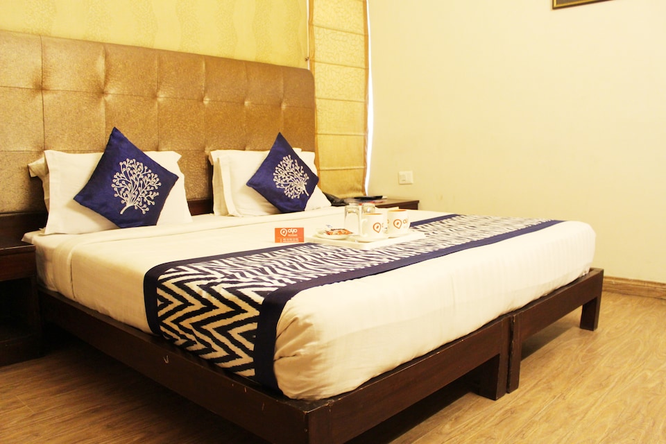 OYO 1227 Hotel Rousha Inn, Vaishali Kaushambi Metro, Ghaziabad