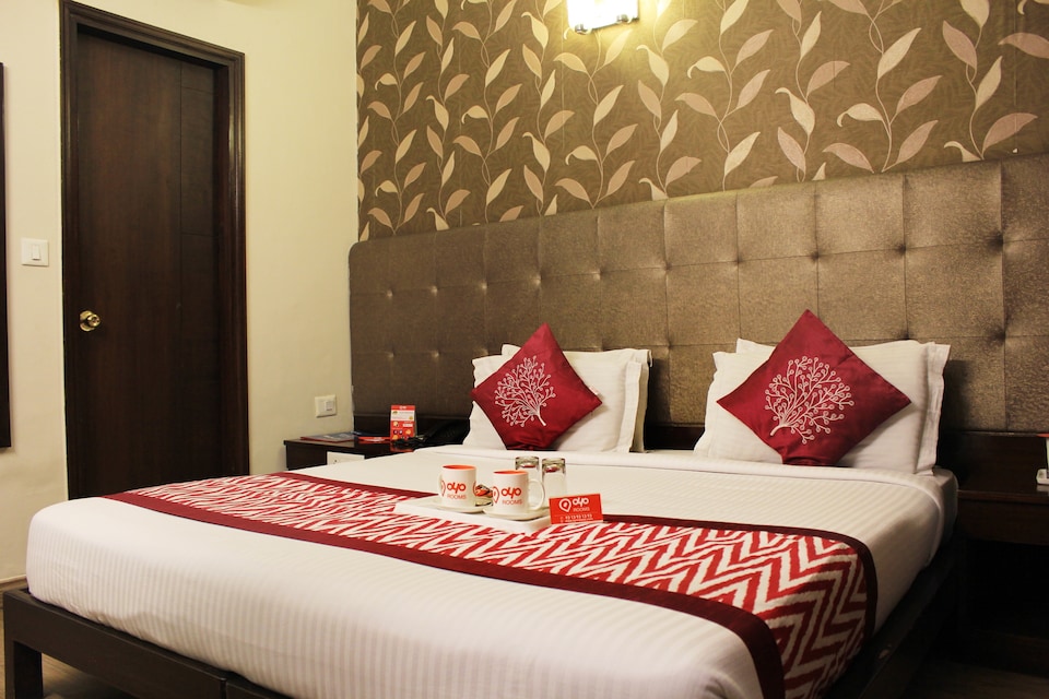 OYO 1227 Hotel Rousha Inn, Vaishali Kaushambi Metro, Ghaziabad