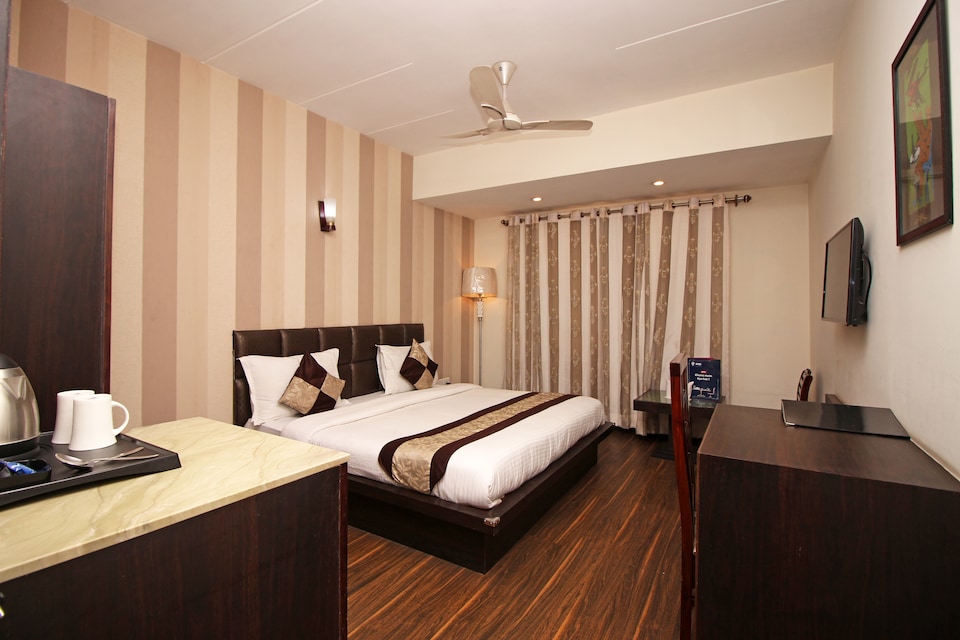 OYO 3268 The City Square, Corporate Complex, Agra