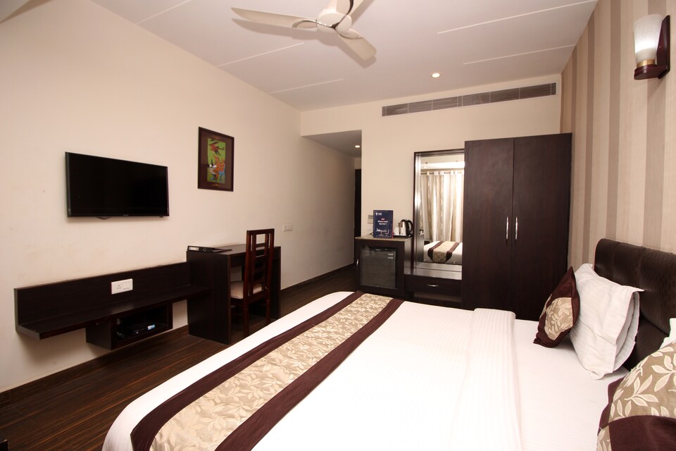 OYO 3268 The City Square, Corporate Complex, Agra