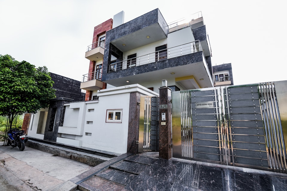 Capital O 9072 Noida Dreamz, Noida Expressway SEZ, Noida