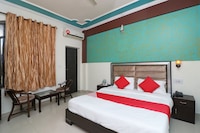OYO 9905 Hotel Doon Star
