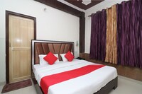 OYO 9905 Hotel Doon Star