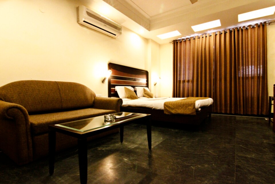 OYO 370 Hotel Centrum, New Friends Colony Delhi, Delhi