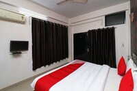 OYO White Inn