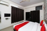 OYO White Inn