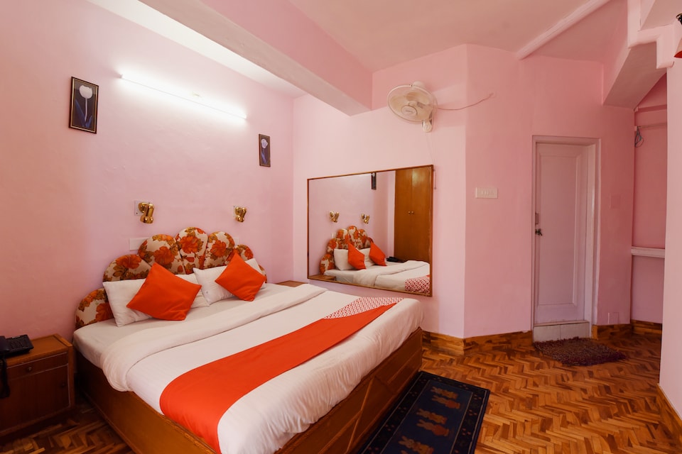 Capital O 15765 Hotel Eve, The Mall Road-Shimla, Shimla
