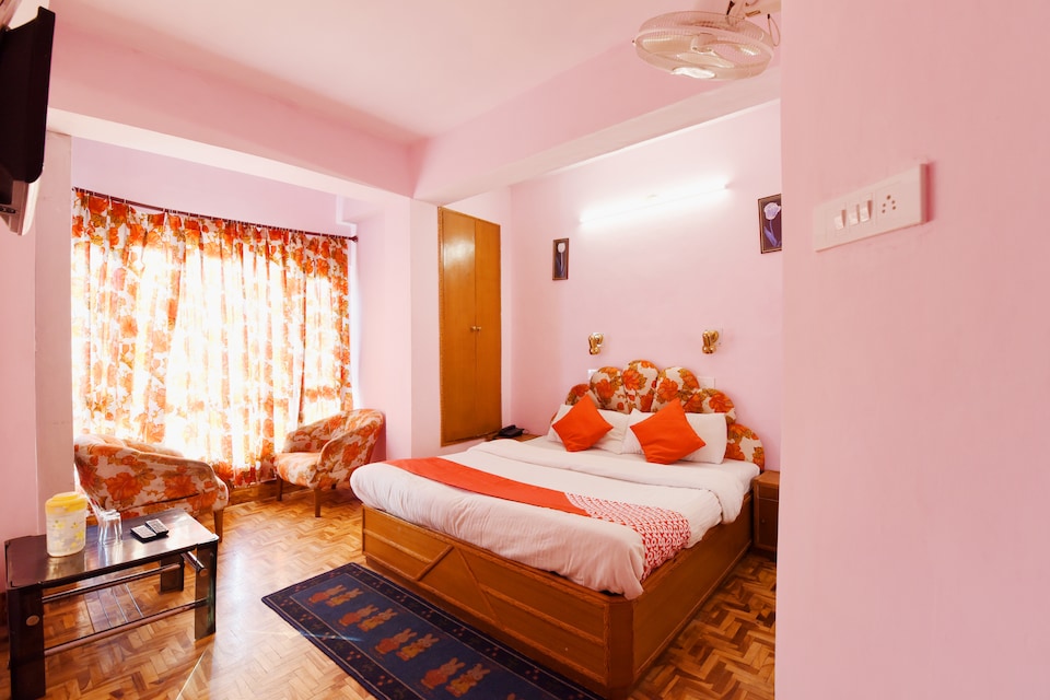 Capital O 15765 Hotel Eve, The Mall Road-Shimla, Shimla