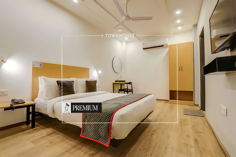 OYO Townhouse 281 Harsh Vihar, Pitampura - Rohini Delhi, Delhi