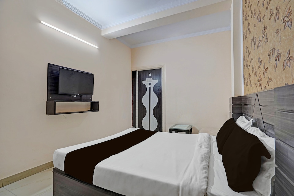 Collection O Allahabad High Court Formerly Sara Residency, Civil Lines - High Court, Prayagraj