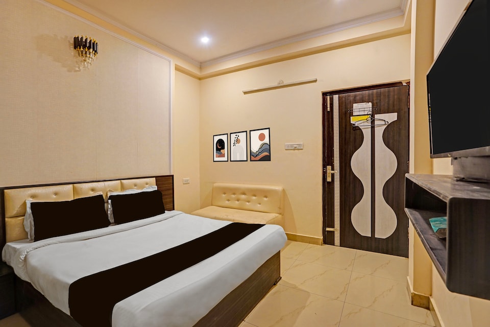 Collection O Allahabad High Court Formerly Sara Residency, Civil Lines - High Court, Prayagraj