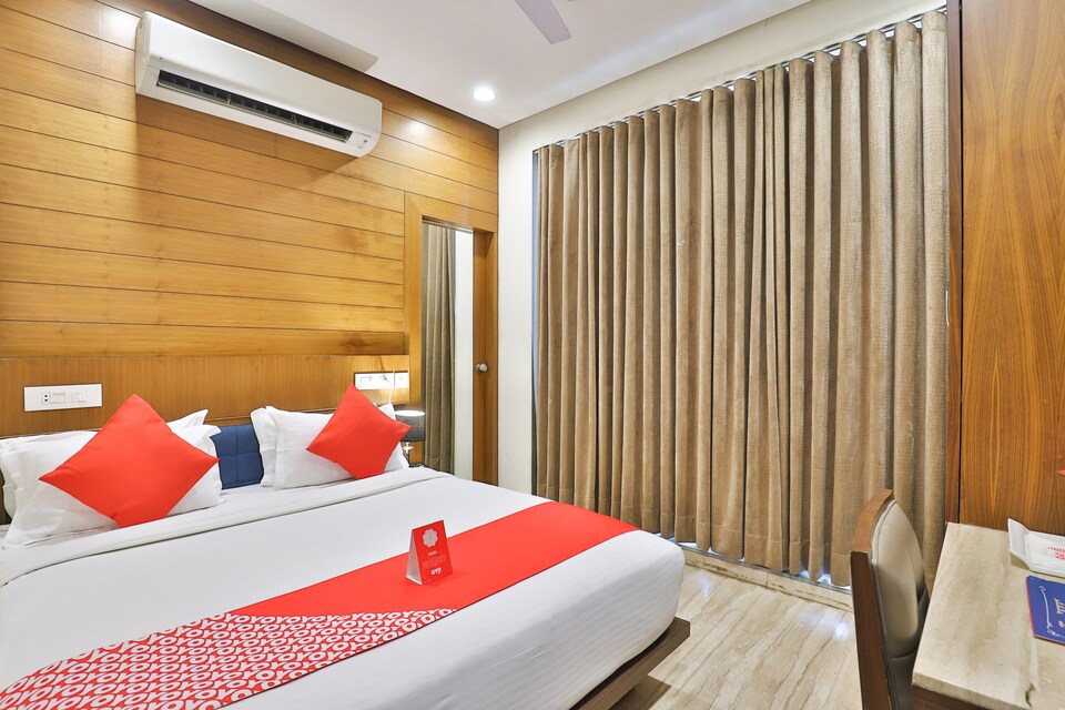 Live on AHM634, Ahmedabad Airport, Ahmedabad