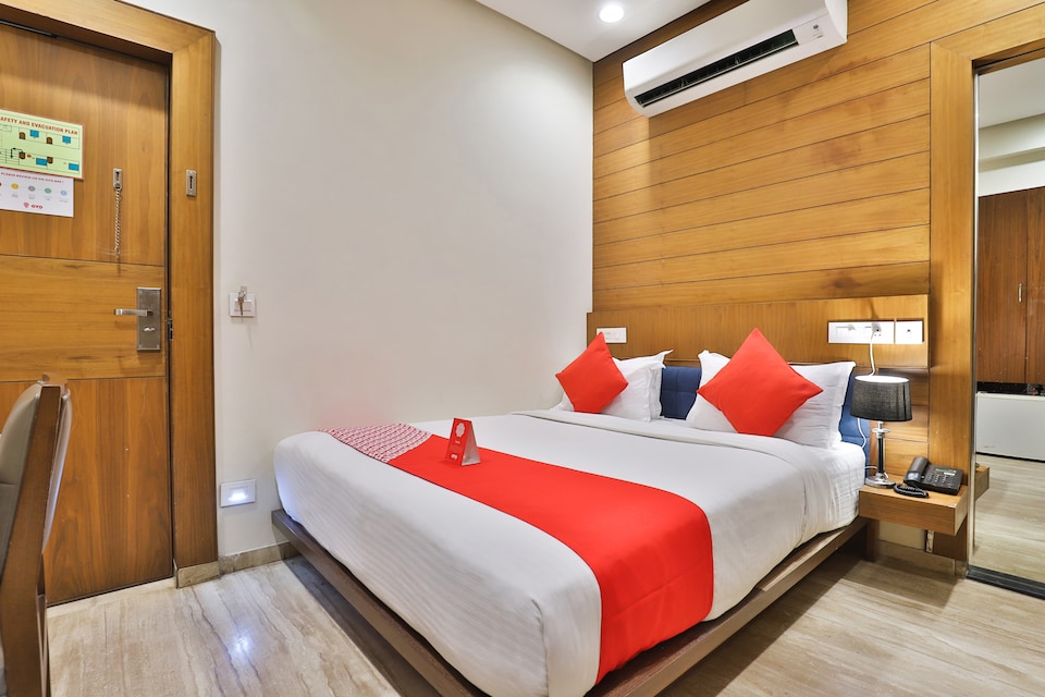 Live on AHM634, Ahmedabad Airport, Ahmedabad