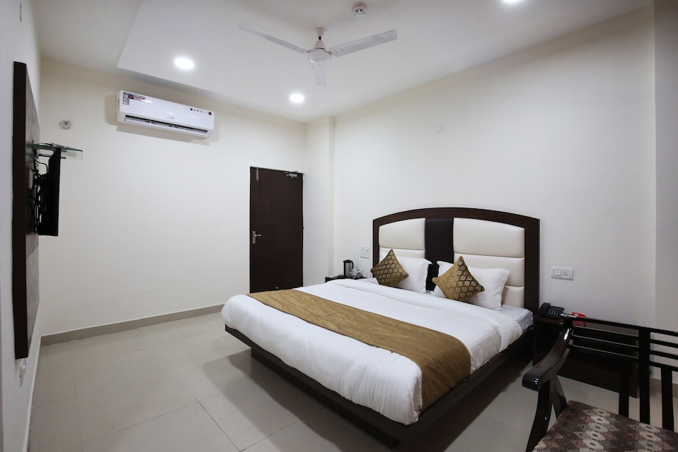 OYO 4856 Hotel The Benz, Mohali, Mohali