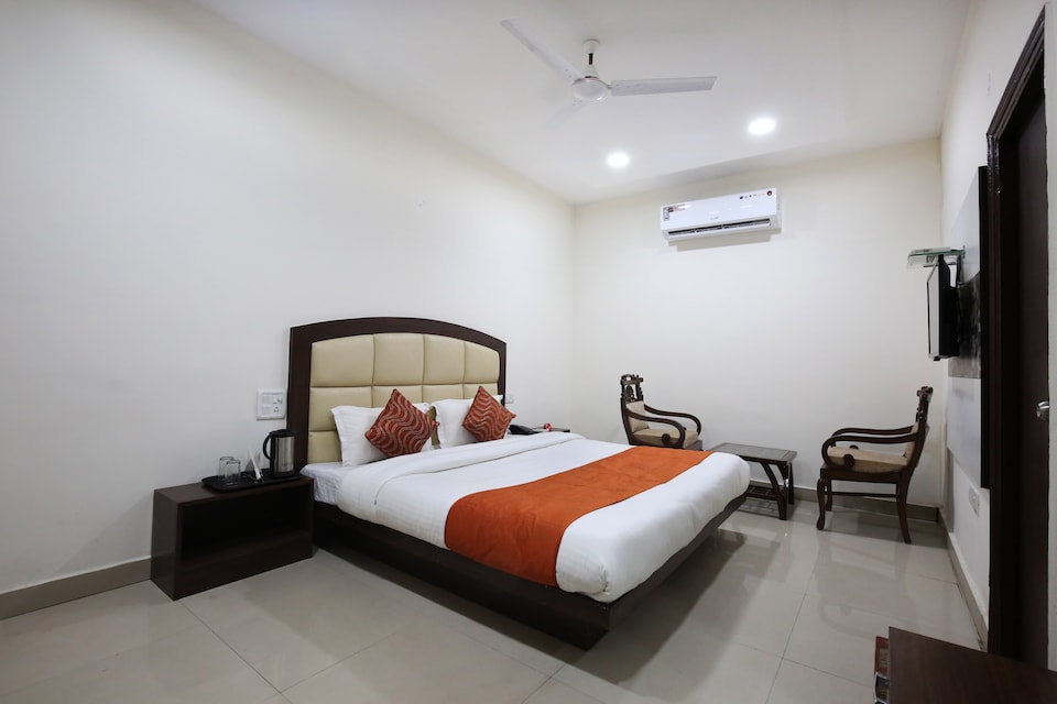 OYO 4856 Hotel The Benz, Mohali, Mohali