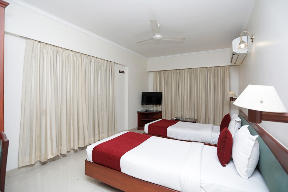 OYO 9225 Hotel Lotus, Koregaon Park Pune, Pune