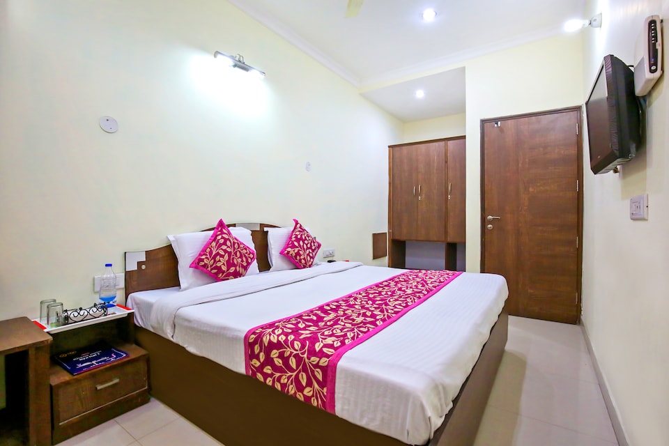 OYO 9056 Hotel Holiday Comfort, Amritsar Bus Stand, Amritsar