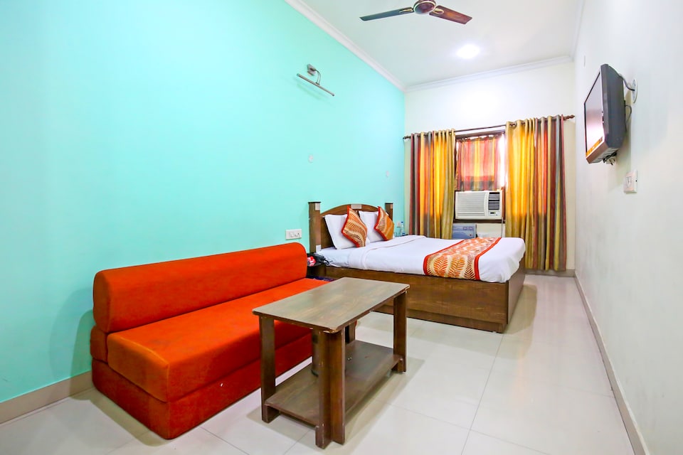 OYO 9056 Hotel Holiday Comfort, Amritsar Bus Stand, Amritsar