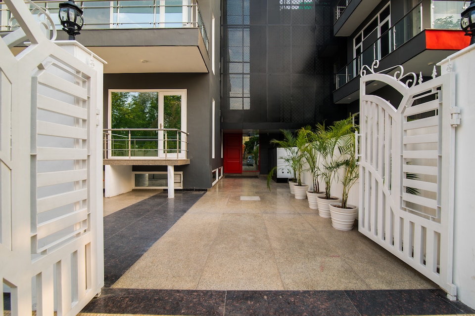 OYO Townhouse 032 Galleria Market, Huda 1 Gurgaon, Gurgaon