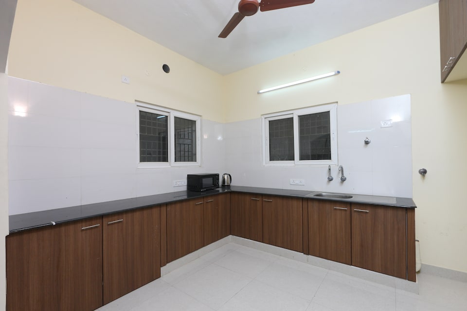 OYO 5281 The Cozee Stay, Porur Chennai, Chennai