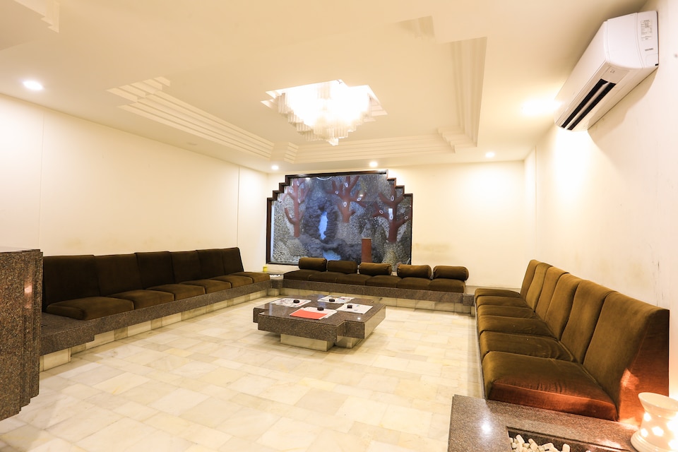 OYO Flagship 047 Railway Station Surat, Delhi Gate Surat, Surat