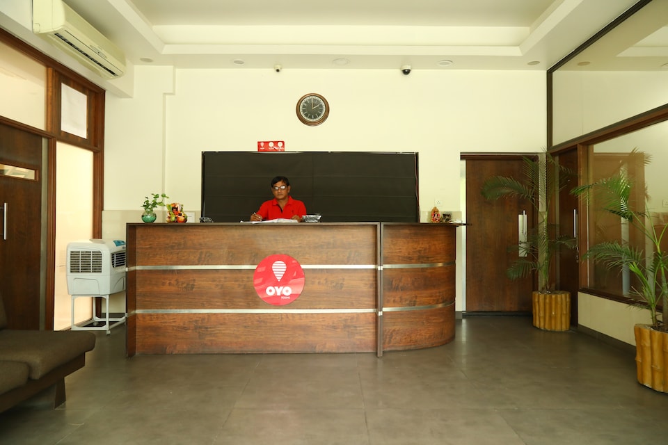 OYO 9043 Peanut Inn, Sitabuldi Nagpur, Nagpur