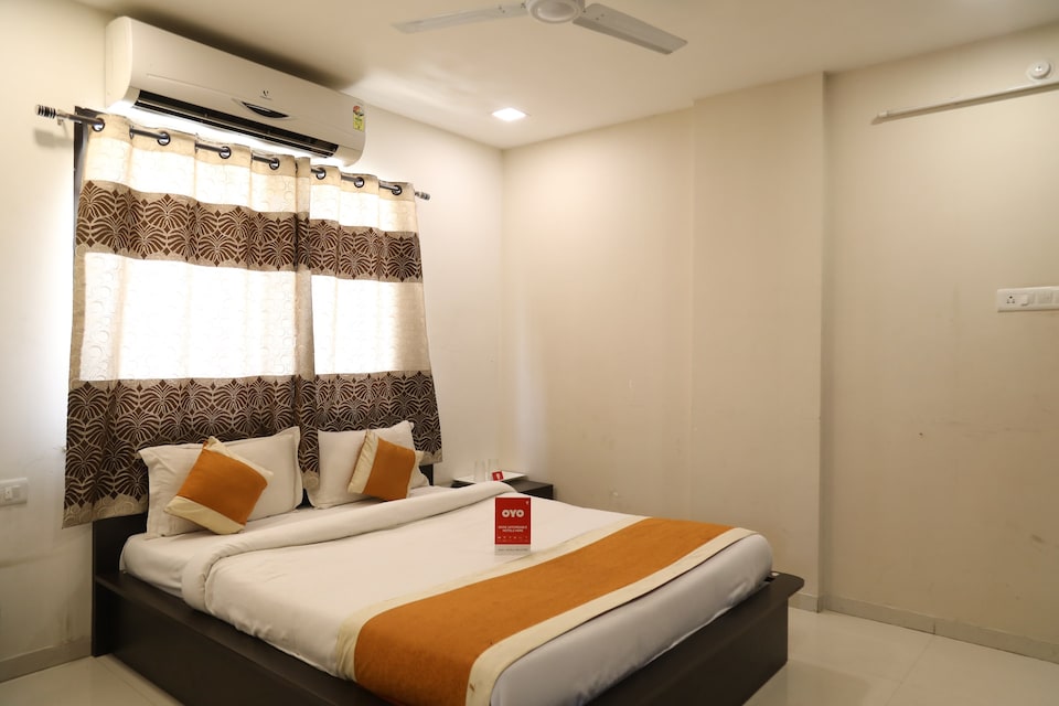 OYO 9023 Dwarka Inn, Pratap Nagar Nagpur, Nagpur