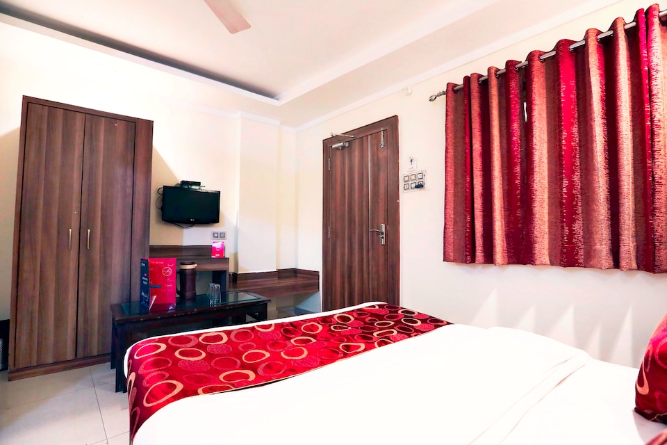 Collection O Birla Museum Bhopal Formerly CT Palace, New Market Bhopal, भोपाल