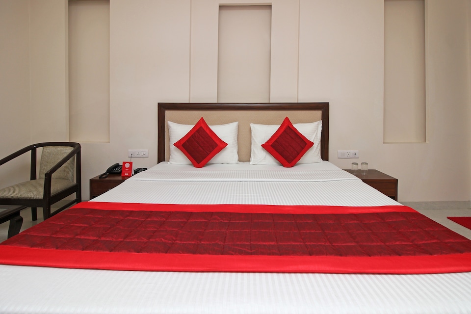 OYO Hotel Blu Pebbles Near Delhi Airport, Airport Delhi, Delhi Transit