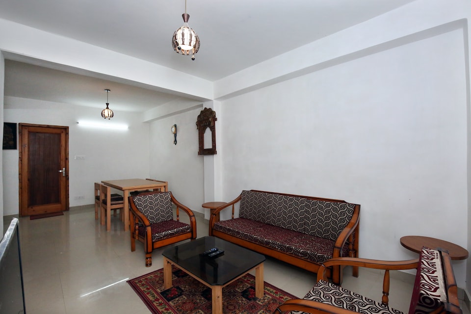OYO Home 9199 Pinewood Valley 2 BHK, The Mall Road-Shimla, Shimla