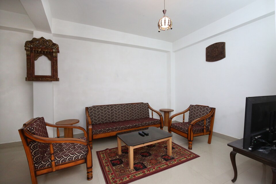 OYO Home 9199 Pinewood Valley 2 BHK, The Mall Road-Shimla, Shimla