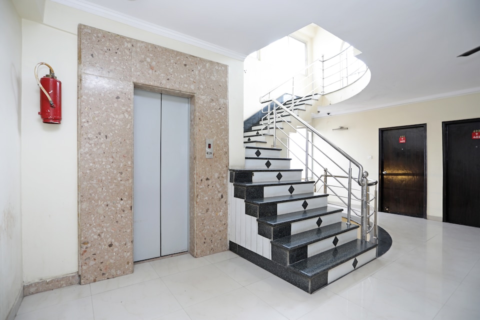 OYO Flagship 118 Atithi Satkar Dashashwmedh, Godowlia, Varanasi