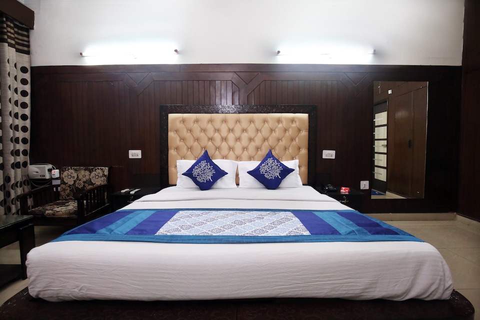 OYO 4892 The Grand, Manimajra Chandigarh, Chandigarh