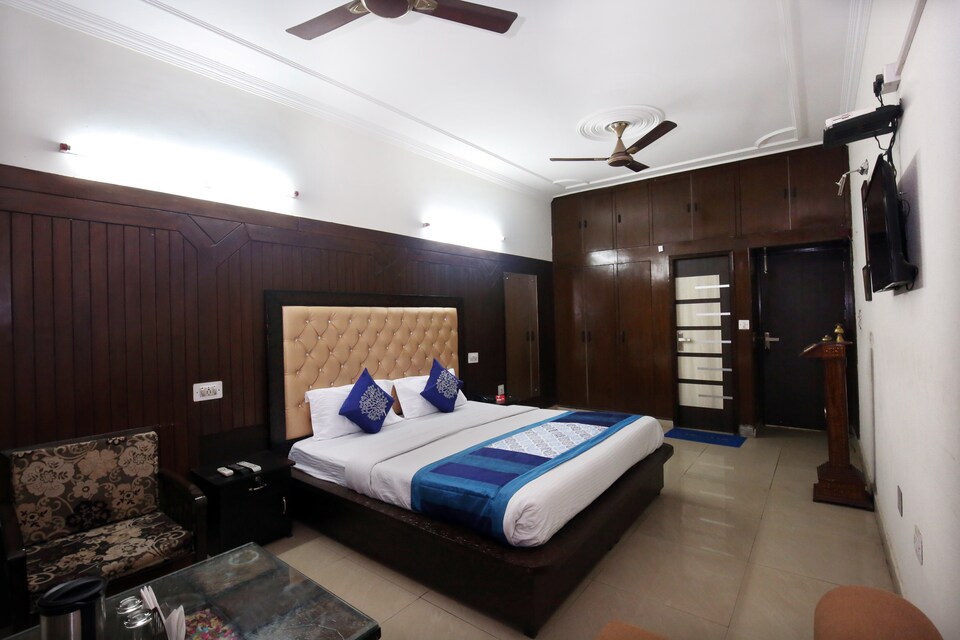 OYO 4892 The Grand, Manimajra Chandigarh, Chandigarh