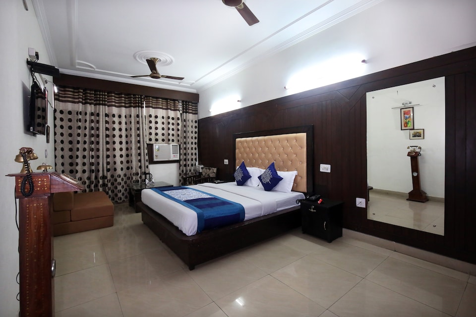 OYO 4892 The Grand, Manimajra Chandigarh, Chandigarh