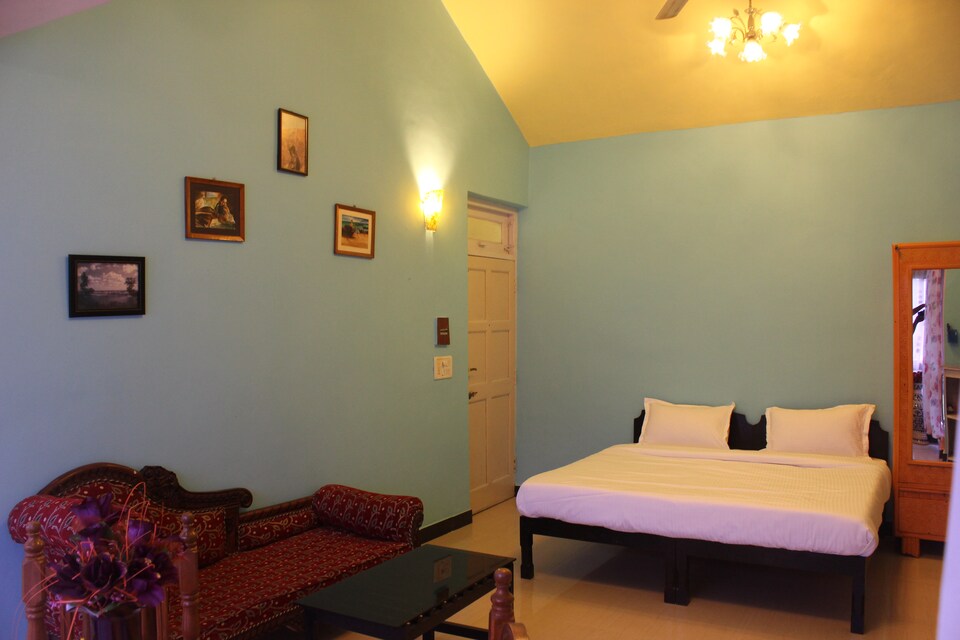OYO Home 6235 1 Bhk Near Delfino's Super Market, Candolim Goa, Goa