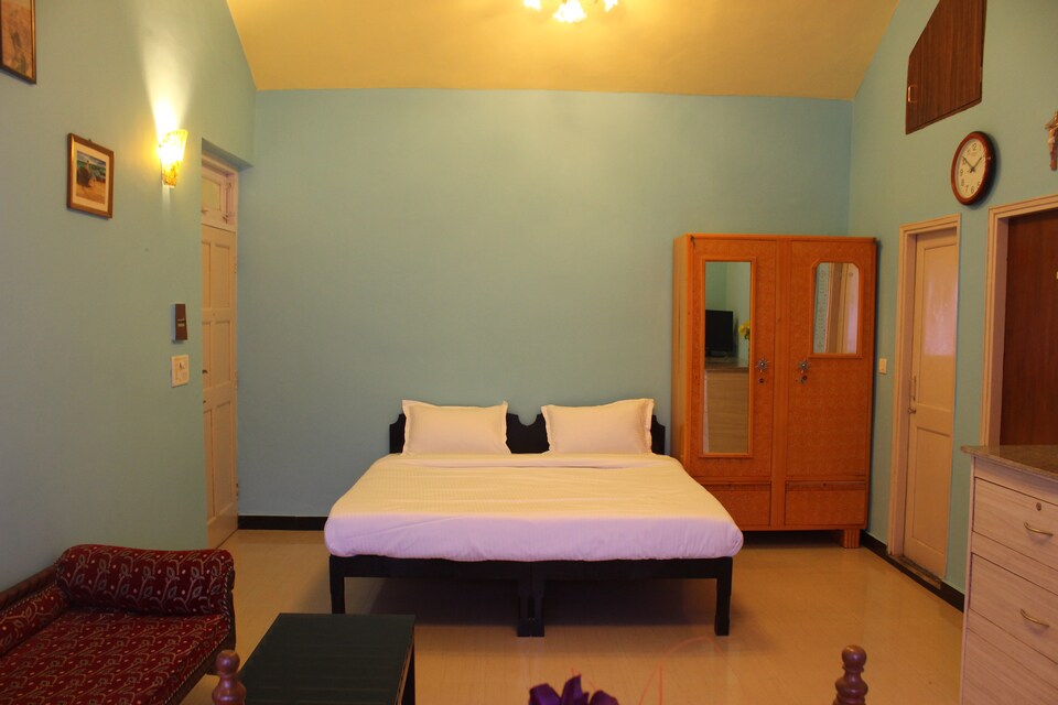 OYO Home 6235 1 Bhk Near Delfino's Super Market, Candolim Goa, Goa