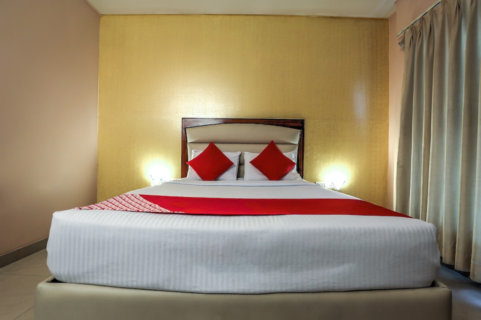 Capital O 1251 Hotel Suprabha, Nakkalagutta Hanamkonda Warangal, Warangal