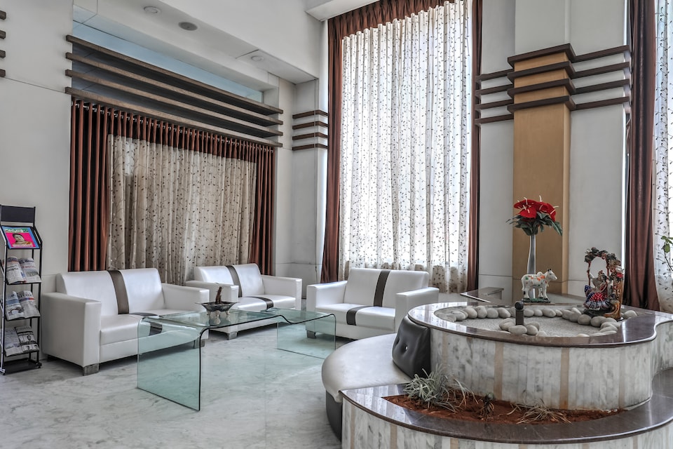 Capital O 1251 Hotel Suprabha, Nakkalagutta Hanamkonda Warangal, Warangal