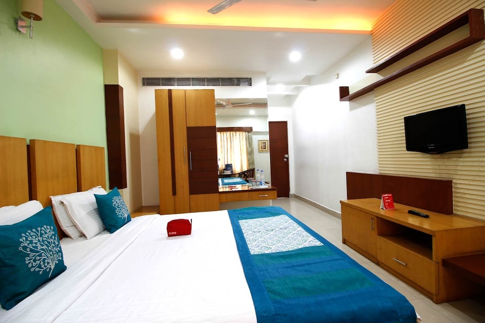 OYO Hotel Landmark, Nakkalagutta Hanamkonda Warangal, Warangal