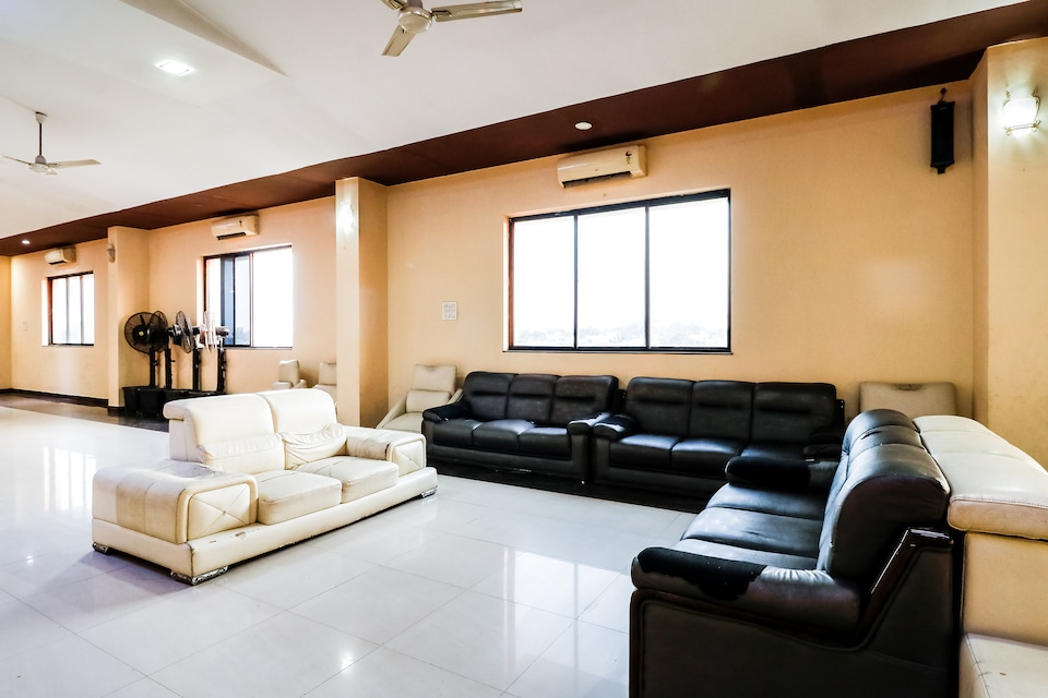 Capital O 8408 Orient Palace, Bus Stand Nagpur, Nagpur