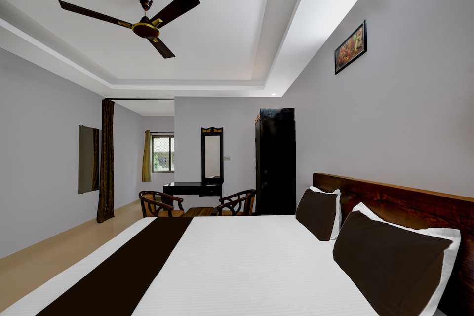 Hotel O Pushpa Grand, Shamshabad-II, हैदराबाद