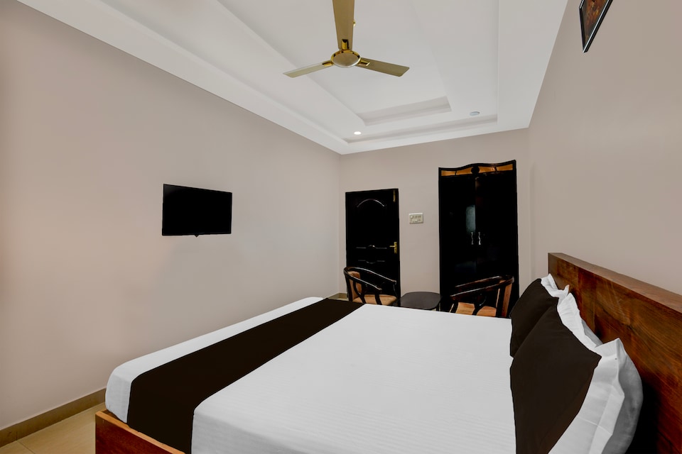 Hotel O Pushpa Grand, Shamshabad-II, हैदराबाद
