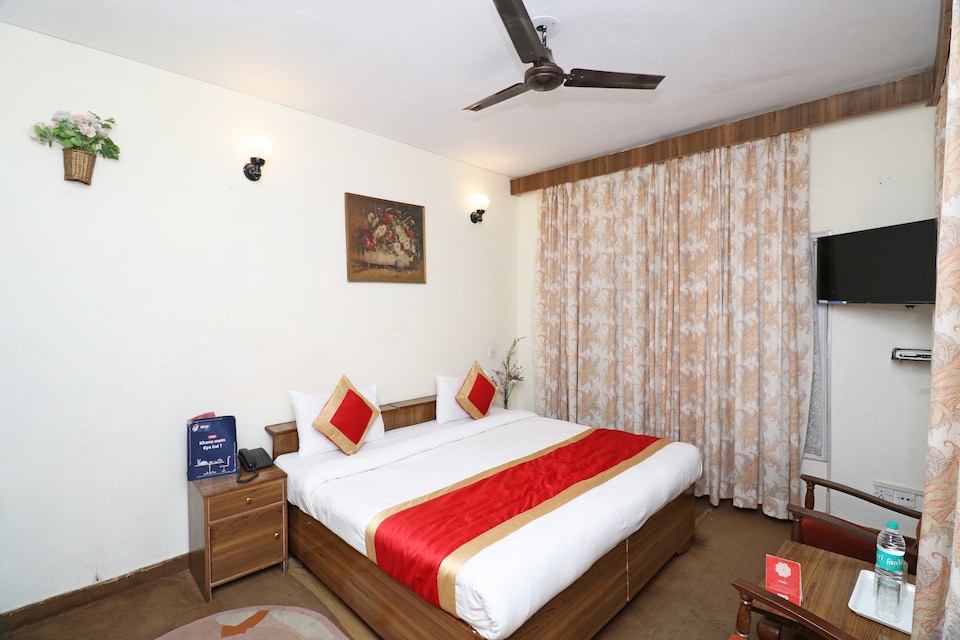 Capital O Hotel White House, Mall Road Mussoorie, मसूरी