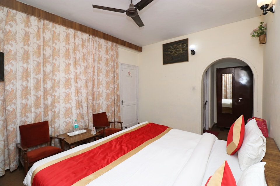 Capital O Hotel White House, Mall Road Mussoorie, मसूरी