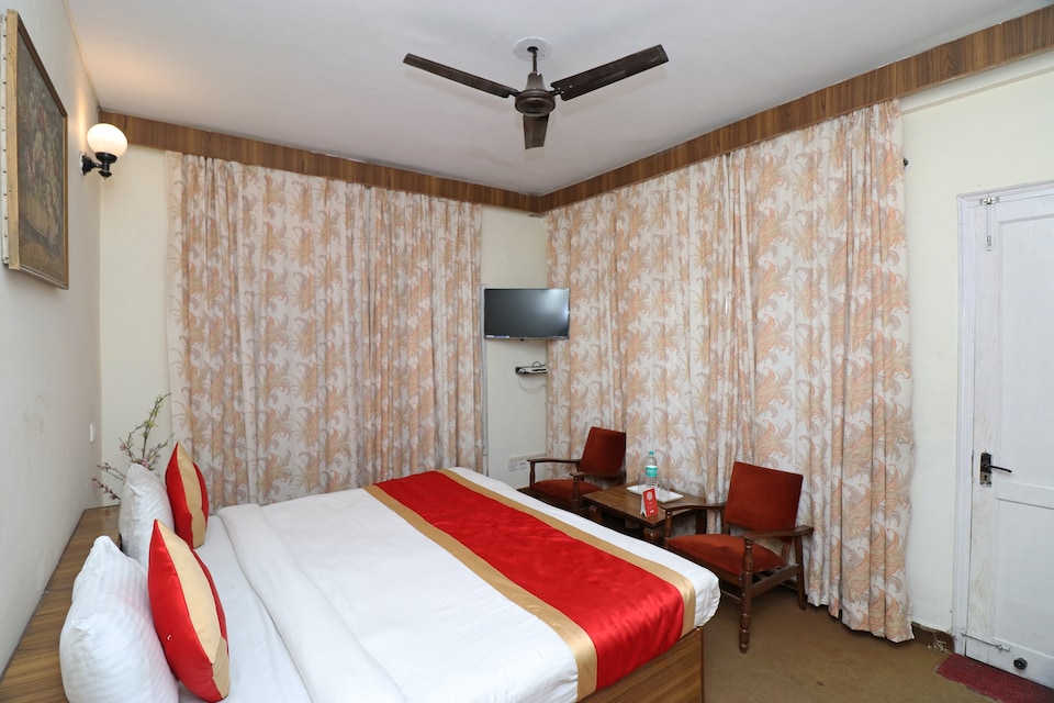 Capital O Hotel White House, Mall Road Mussoorie, मसूरी