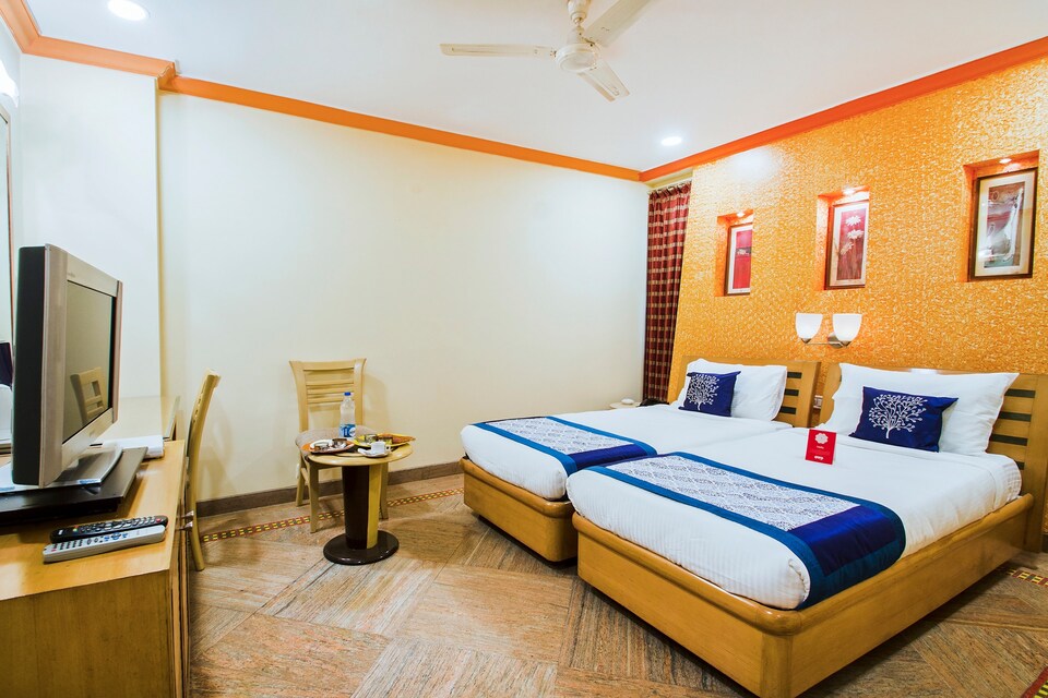 OYO 9303 Celebrity Skyhy Rooms, Begumpet-II, Hyderabad